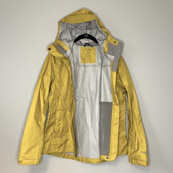 •NWOT• L.L. Bean Trail Model Rain Jacket in Yellow - Picture 3 of 4